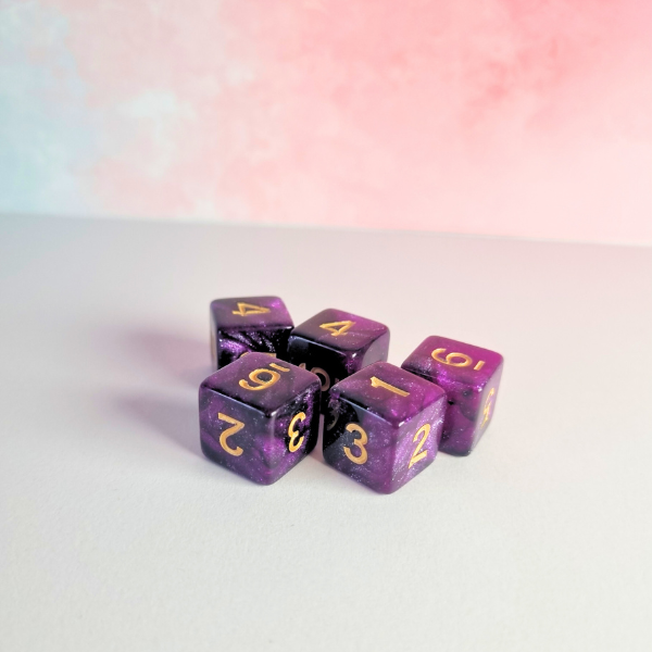 Lot de 5 dés 6 faces de 16mm avec chiffres - La Confrérie des Cartes