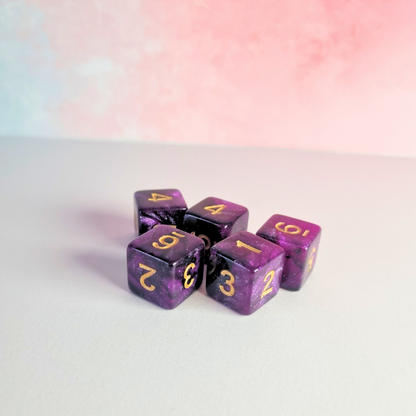 Lot de 5 dés 6 faces de 16mm avec chiffres - La Confrérie des Cartes